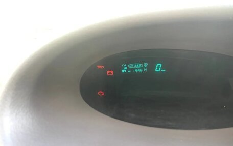 Toyota Platz, 1999 год, 199 999 рублей, 10 фотография