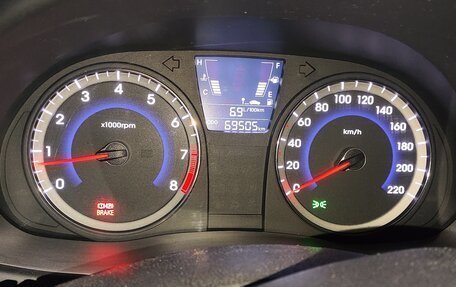 Hyundai Solaris II рестайлинг, 2012 год, 900 000 рублей, 8 фотография