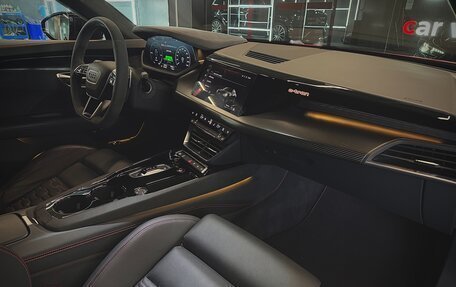 Audi RS e-tron GT, 2021 год, 13 800 000 рублей, 39 фотография