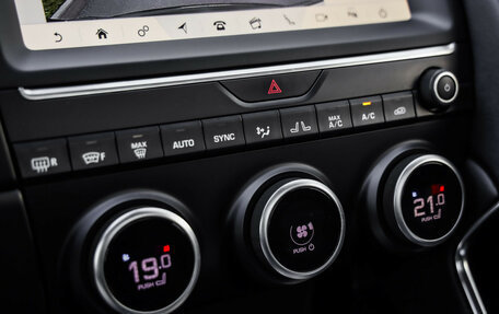 Jaguar E-Pace, 2019 год, 2 249 000 рублей, 19 фотография