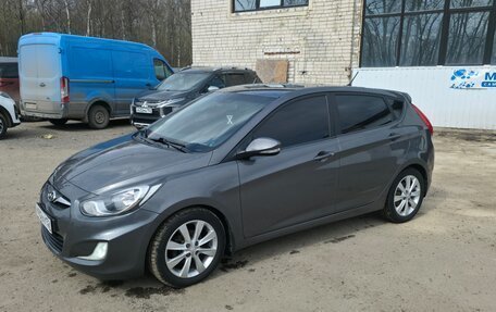 Hyundai Solaris II рестайлинг, 2011 год, 900 000 рублей, 3 фотография