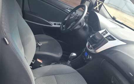 Hyundai Solaris II рестайлинг, 2011 год, 900 000 рублей, 5 фотография