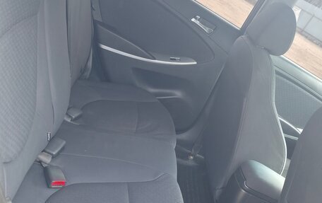 Hyundai Solaris II рестайлинг, 2011 год, 900 000 рублей, 6 фотография