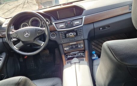 Mercedes-Benz E-Класс, 2011 год, 1 800 000 рублей, 8 фотография