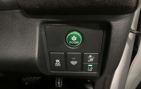 Honda Vezel, 2019 год, 1 930 000 рублей, 26 фотография