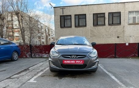 Hyundai Solaris II рестайлинг, 2012 год, 585 000 рублей, 3 фотография
