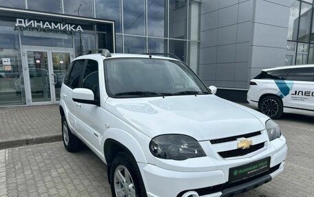 Chevrolet Niva I рестайлинг, 2017 год, 834 000 рублей, 3 фотография
