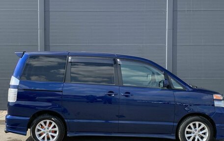 Toyota Voxy II, 2001 год, 860 000 рублей, 7 фотография