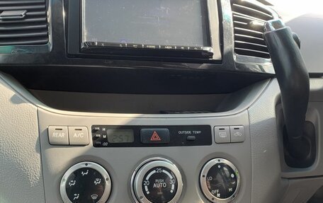 Toyota Voxy II, 2001 год, 860 000 рублей, 21 фотография