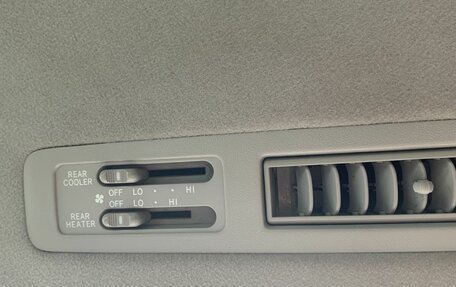 Toyota Voxy II, 2001 год, 860 000 рублей, 19 фотография