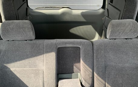 Toyota Voxy II, 2001 год, 860 000 рублей, 27 фотография