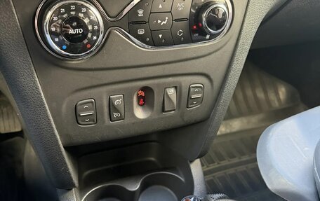 Renault Sandero II рестайлинг, 2015 год, 920 000 рублей, 10 фотография