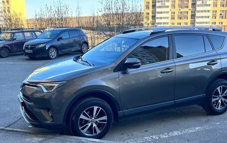 Toyota RAV4, 2018 год, 2 250 000 рублей, 4 фотография