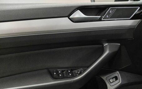 Volkswagen Passat B8 рестайлинг, 2019 год, 2 100 000 рублей, 15 фотография