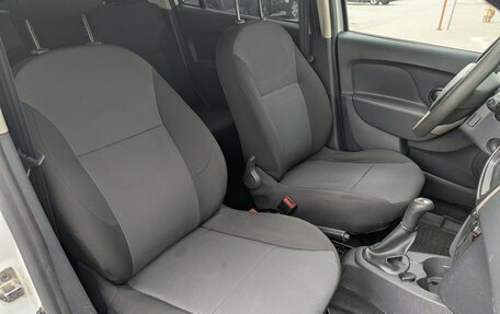 Renault Logan II, 2016 год, 737 000 рублей, 11 фотография