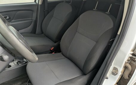 Renault Logan II, 2016 год, 737 000 рублей, 12 фотография