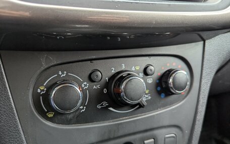 Renault Logan II, 2016 год, 737 000 рублей, 18 фотография