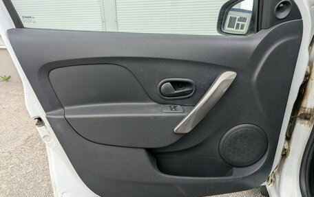 Renault Logan II, 2016 год, 737 000 рублей, 16 фотография