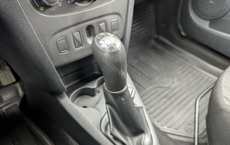 Renault Logan II, 2016 год, 737 000 рублей, 19 фотография