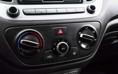 Hyundai Solaris II рестайлинг, 2017 год, 999 000 рублей, 13 фотография