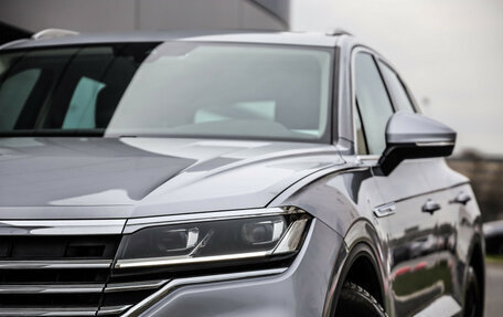 Volkswagen Touareg III, 2018 год, 4 899 000 рублей, 2 фотография