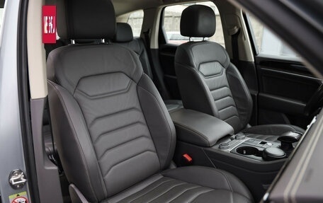 Volkswagen Touareg III, 2018 год, 4 899 000 рублей, 28 фотография