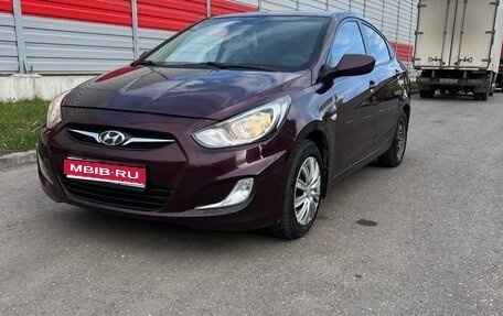 Hyundai Solaris II рестайлинг, 2012 год, 560 000 рублей, 1 фотография