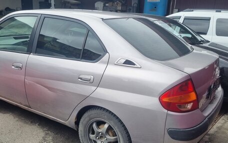 Toyota Prius IV XW50, 1998 год, 250 000 рублей, 2 фотография