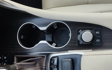 Lexus RX IV рестайлинг, 2017 год, 3 197 000 рублей, 12 фотография