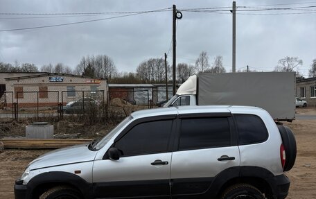 Chevrolet Niva I рестайлинг, 2004 год, 200 000 рублей, 2 фотография