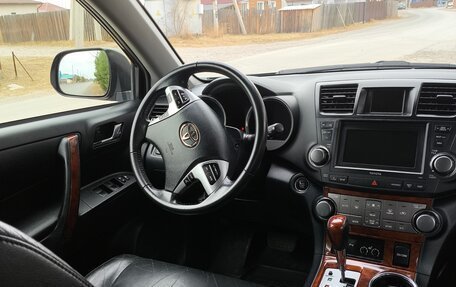 Toyota Highlander III, 2011 год, 2 190 000 рублей, 24 фотография