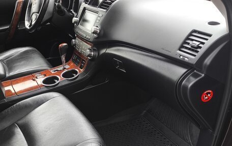 Toyota Highlander III, 2011 год, 2 190 000 рублей, 21 фотография