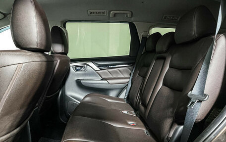 Mitsubishi Pajero Sport III рестайлинг, 2017 год, 2 597 000 рублей, 10 фотография