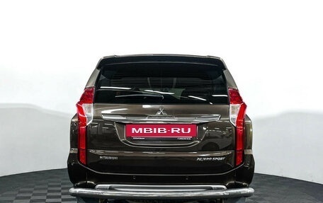 Mitsubishi Pajero Sport III рестайлинг, 2017 год, 2 597 000 рублей, 6 фотография