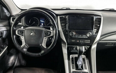 Mitsubishi Pajero Sport III рестайлинг, 2017 год, 2 597 000 рублей, 12 фотография