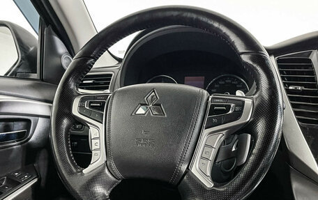 Mitsubishi Pajero Sport III рестайлинг, 2017 год, 2 597 000 рублей, 14 фотография