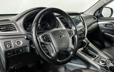 Mitsubishi Pajero Sport III рестайлинг, 2017 год, 2 597 000 рублей, 13 фотография