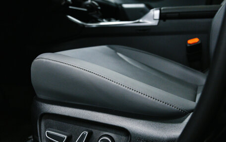 Toyota RAV4, 2025 год, 19 фотография