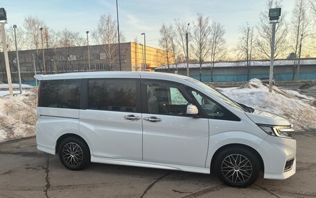 Honda Stepwgn IV, 2019 год, 2 300 000 рублей, 2 фотография