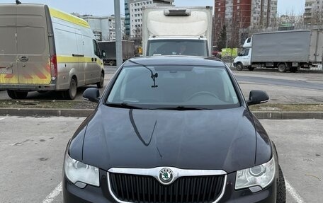 Skoda Superb III рестайлинг, 2013 год, 1 040 000 рублей, 2 фотография