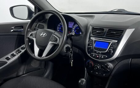 Hyundai Solaris II рестайлинг, 2012 год, 650 000 рублей, 13 фотография