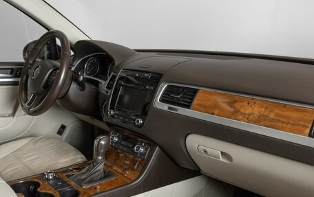 Volkswagen Touareg III, 2013 год, 2 390 000 рублей, 7 фотография