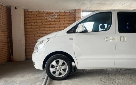 Hyundai Grand Starex Grand Starex I рестайлинг 2, 2014 год, 2 090 000 рублей, 9 фотография