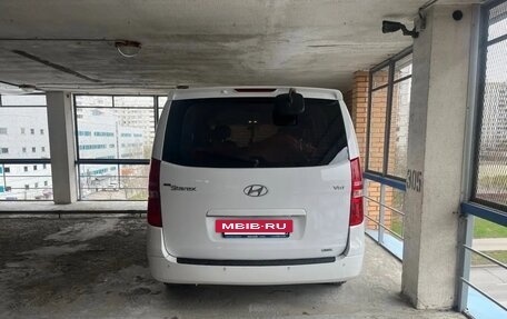 Hyundai Grand Starex Grand Starex I рестайлинг 2, 2014 год, 2 090 000 рублей, 8 фотография