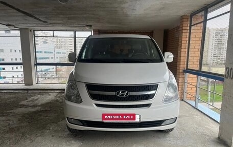 Hyundai Grand Starex Grand Starex I рестайлинг 2, 2014 год, 2 090 000 рублей, 2 фотография