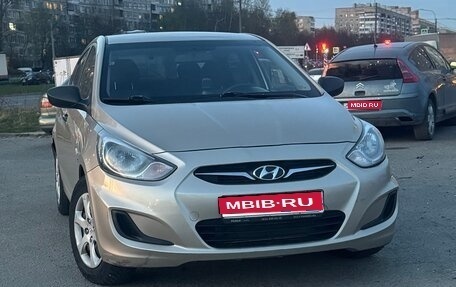 Hyundai Solaris II рестайлинг, 2013 год, 750 000 рублей, 1 фотография