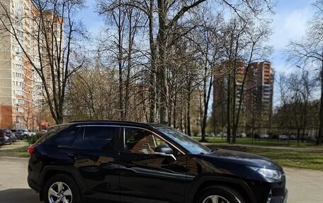 Toyota RAV4, 2019 год, 2 750 000 рублей, 2 фотография