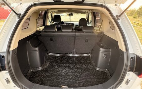 Mitsubishi Outlander III рестайлинг 3, 2022 год, 2 700 000 рублей, 9 фотография