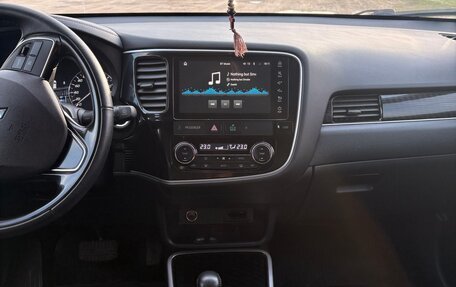 Mitsubishi Outlander III рестайлинг 3, 2022 год, 2 700 000 рублей, 14 фотография