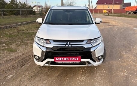 Mitsubishi Outlander III рестайлинг 3, 2022 год, 2 700 000 рублей, 22 фотография
